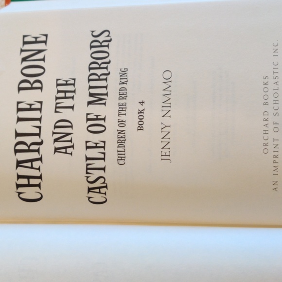 Charlie Bone & The Invisible Boy - Charlie Bone & The Castle Mirrors Books 3 & 4 - Picture 9 of 14